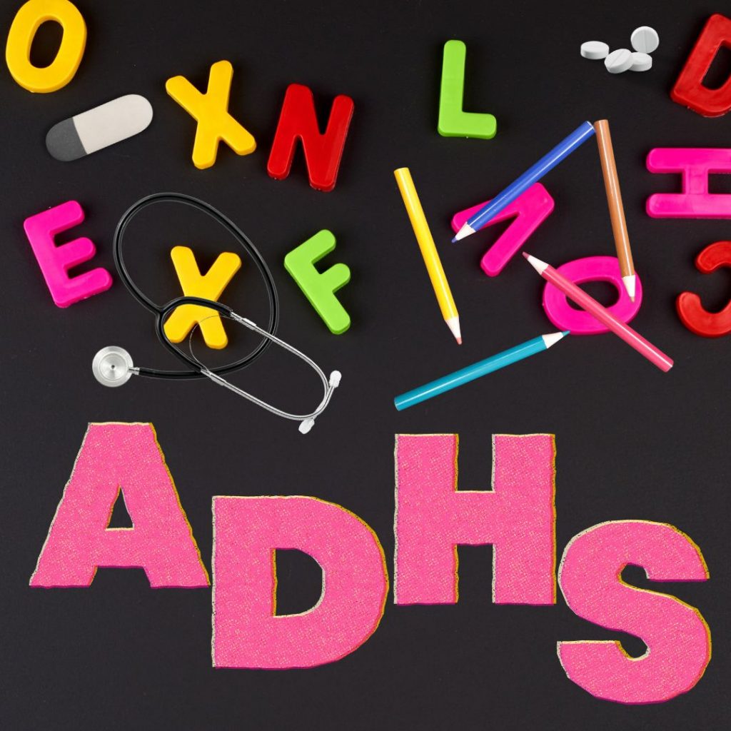Wir nutzen spezielle Fragebögen für Lehrkräfte und Eltern sowie Verhaltensbeobachtungen, und einen computerbasierten Test, um Hinweise auf mögliche ADHS-Symptome zu erfassen.
